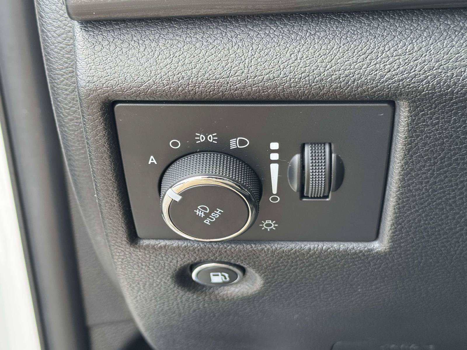 Used 2020 Jeep Grand Cherokee Altitude AWD/4WD image 9