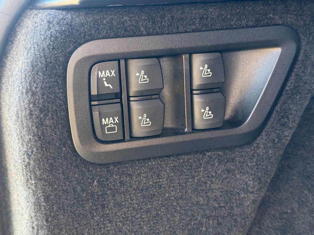 Used 2024 BMW X7 xDrive40i w/ Executive Package image 29