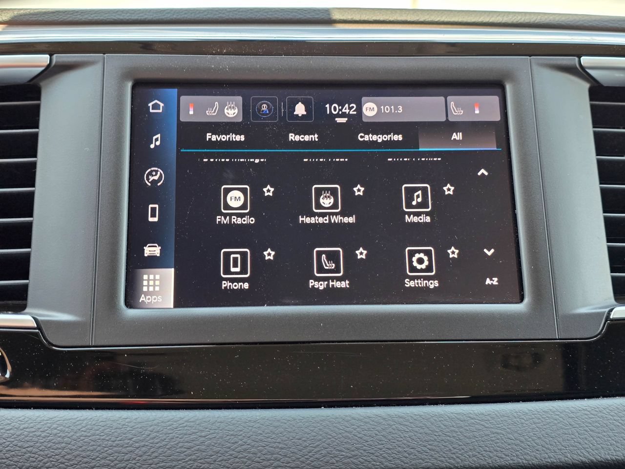 Used 2023 Chrysler Voyager LX FWD image 18