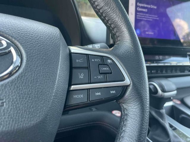 Certified 2025 Toyota Sienna XLE FWD image 26