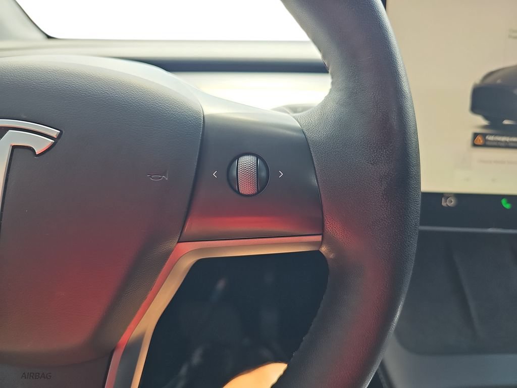 Used 2024 Tesla Model Y Long Range AWD/4WD image 18