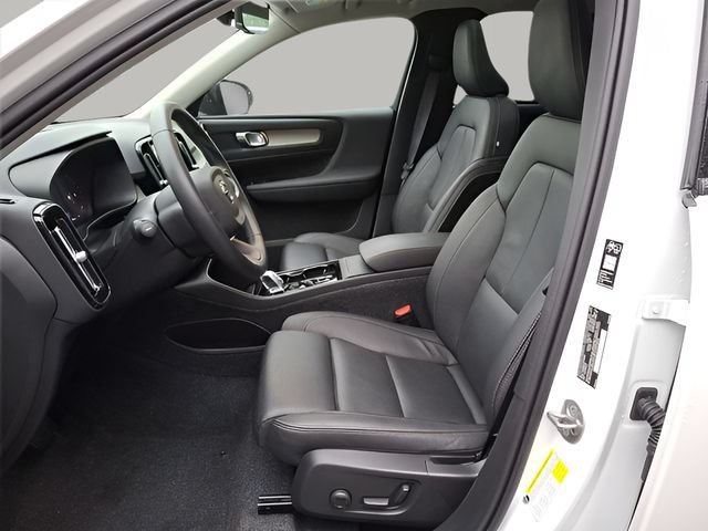 Certified 2026 Volvo XC40 B5 Plus AWD/4WD image 9