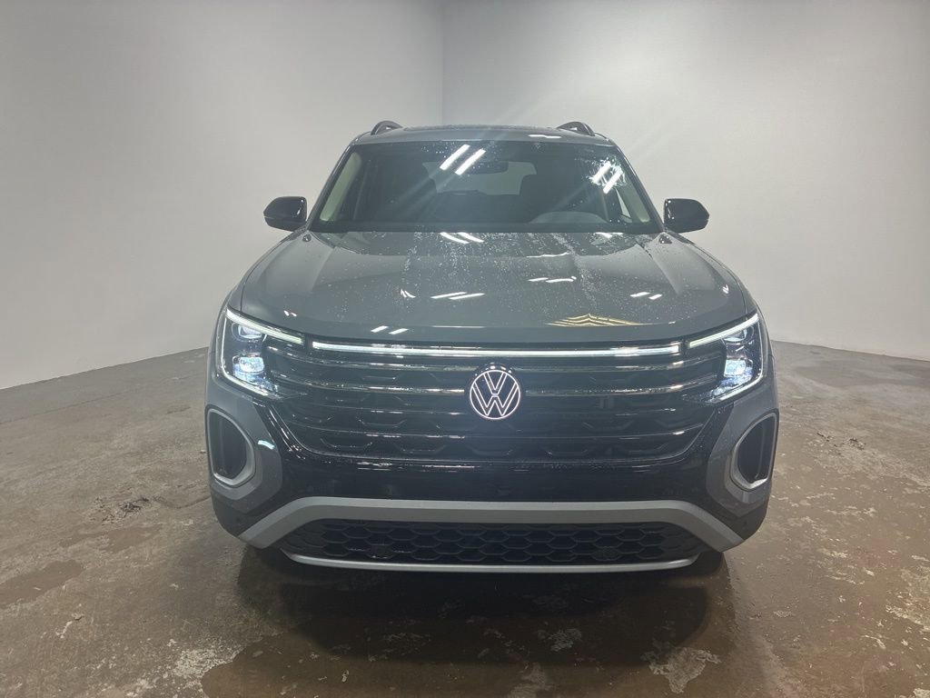 Used 2025 Volkswagen Atlas Peak Edition SE image 24