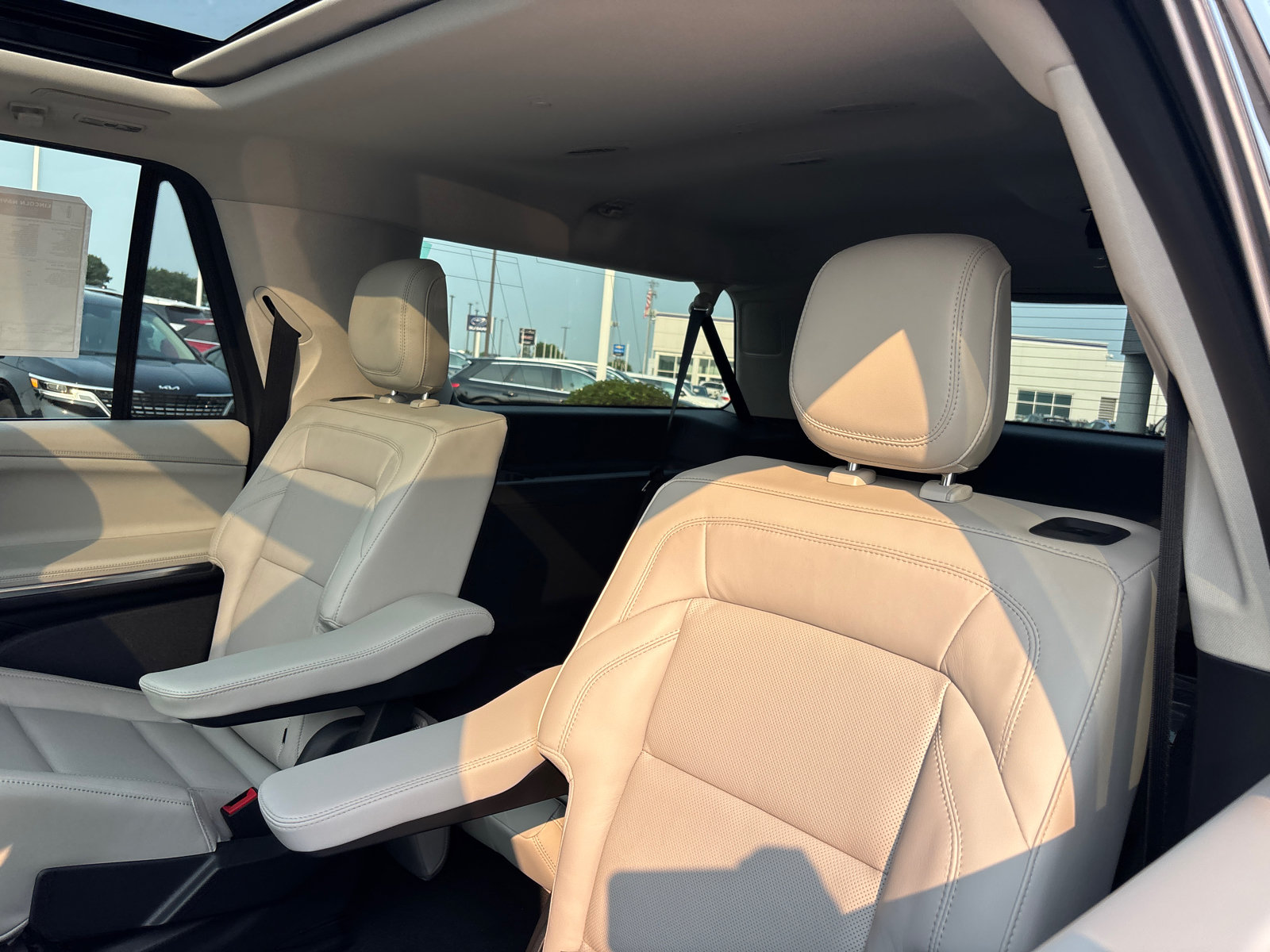 New 2026 Lincoln Navigator L Reserve AWD/4WD image 26