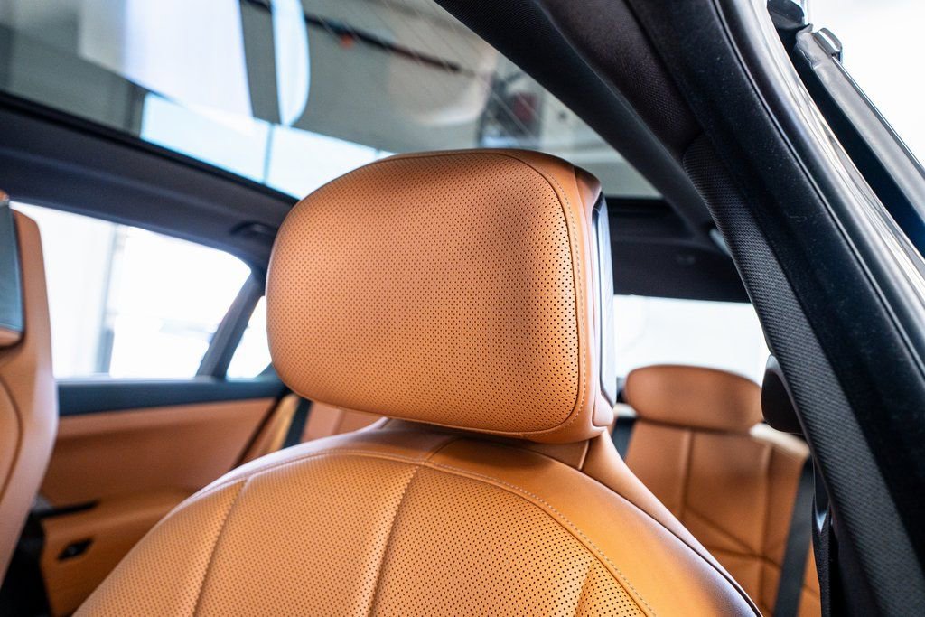 Used 2023 BMW 740i 740i w/ Parking Assistance Package image 37