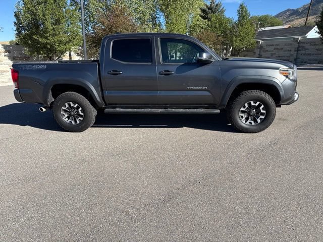 Used 2016 Toyota Tacoma TRD Off-Road AWD/4WD image 11