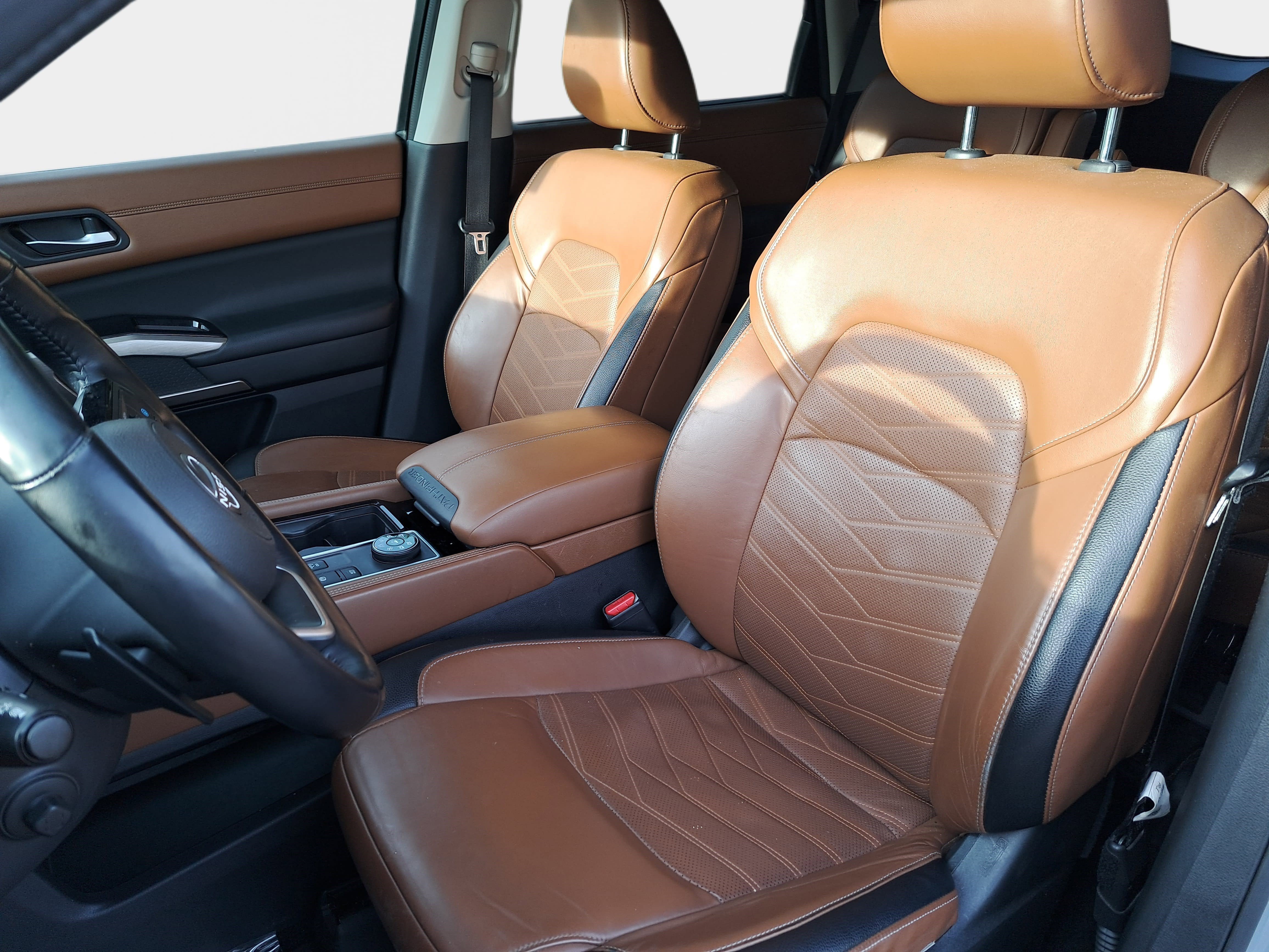 Used 2022 Nissan Pathfinder Platinum w/ Cargo Package image 15