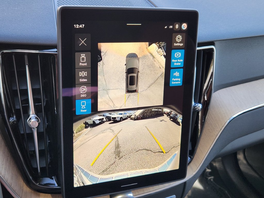 New 2027 Volvo XC60 B5 Plus AWD/4WD image 9