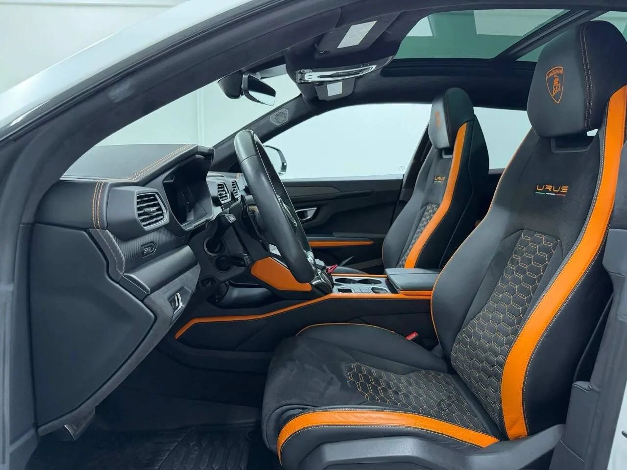 Used 2022 Lamborghini Urus AWD/4WD image 11