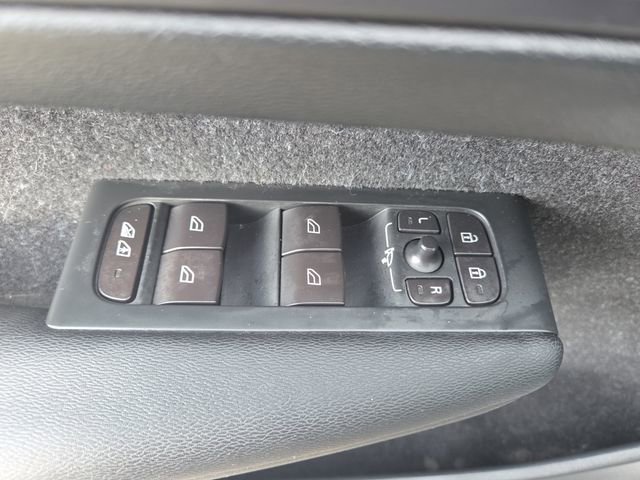 Used 2019 Volvo XC40 T5 Inscription image 17