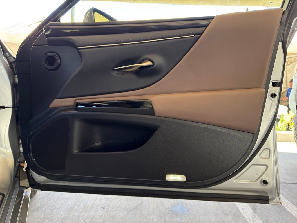Certified 2025 Lexus ES 350 w/ Accessory Package (Z2) FWD image 28