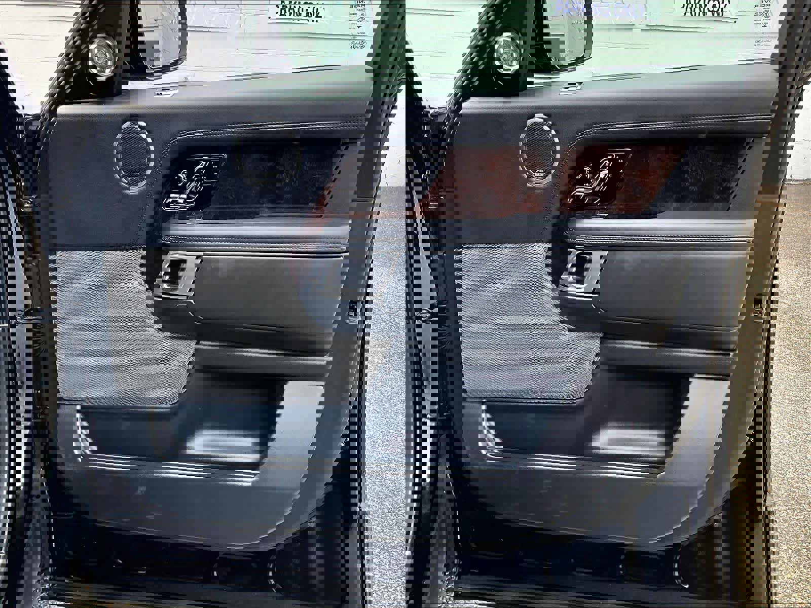 Used 2020 Land Rover Range Rover HSE image 12