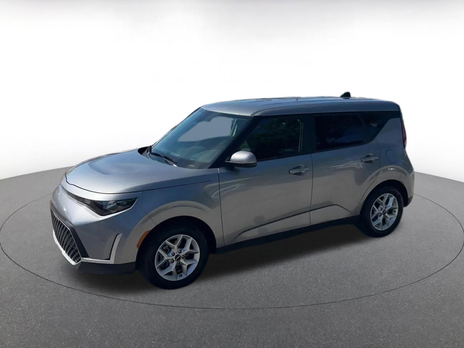 Used 2025 Kia Soul LX w/ LX Technology Package FWD image 8