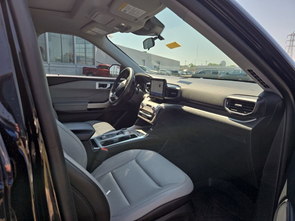 Used 2021 Ford Explorer XLT w/ Equipment Group 202A AWD/4WD image 15