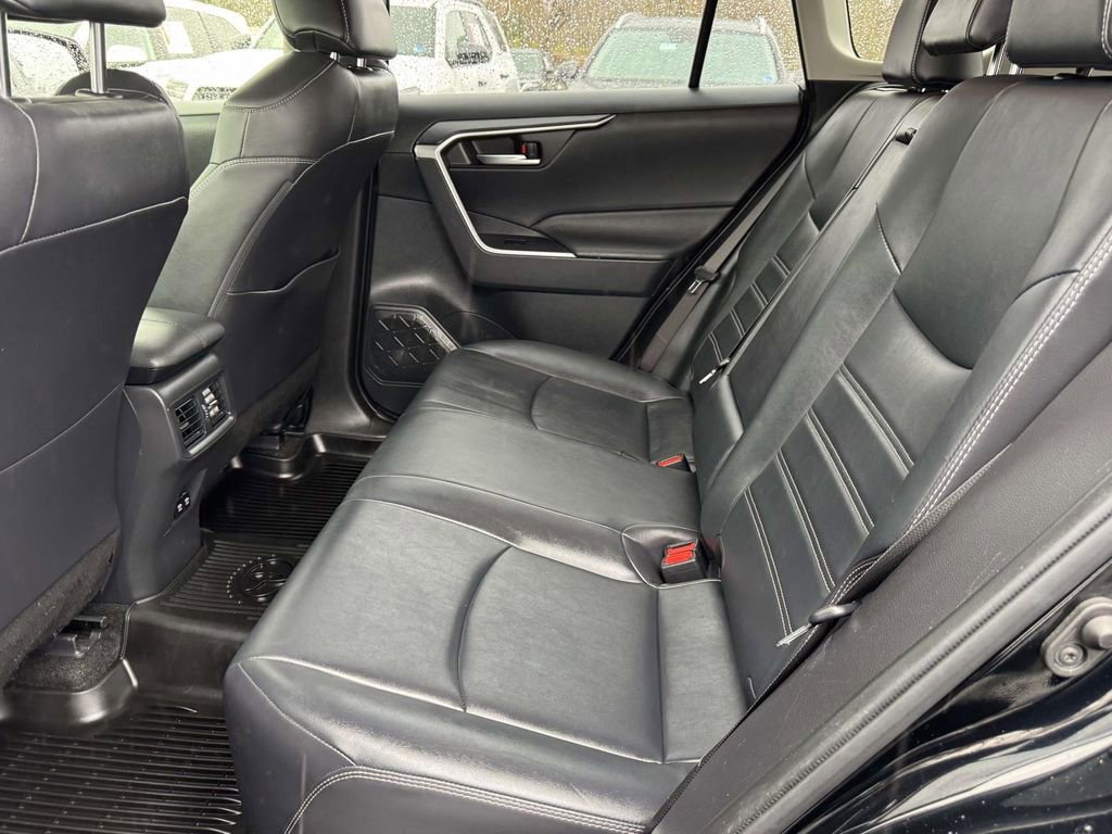 Used 2020 Toyota RAV4 XLE Premium image 17