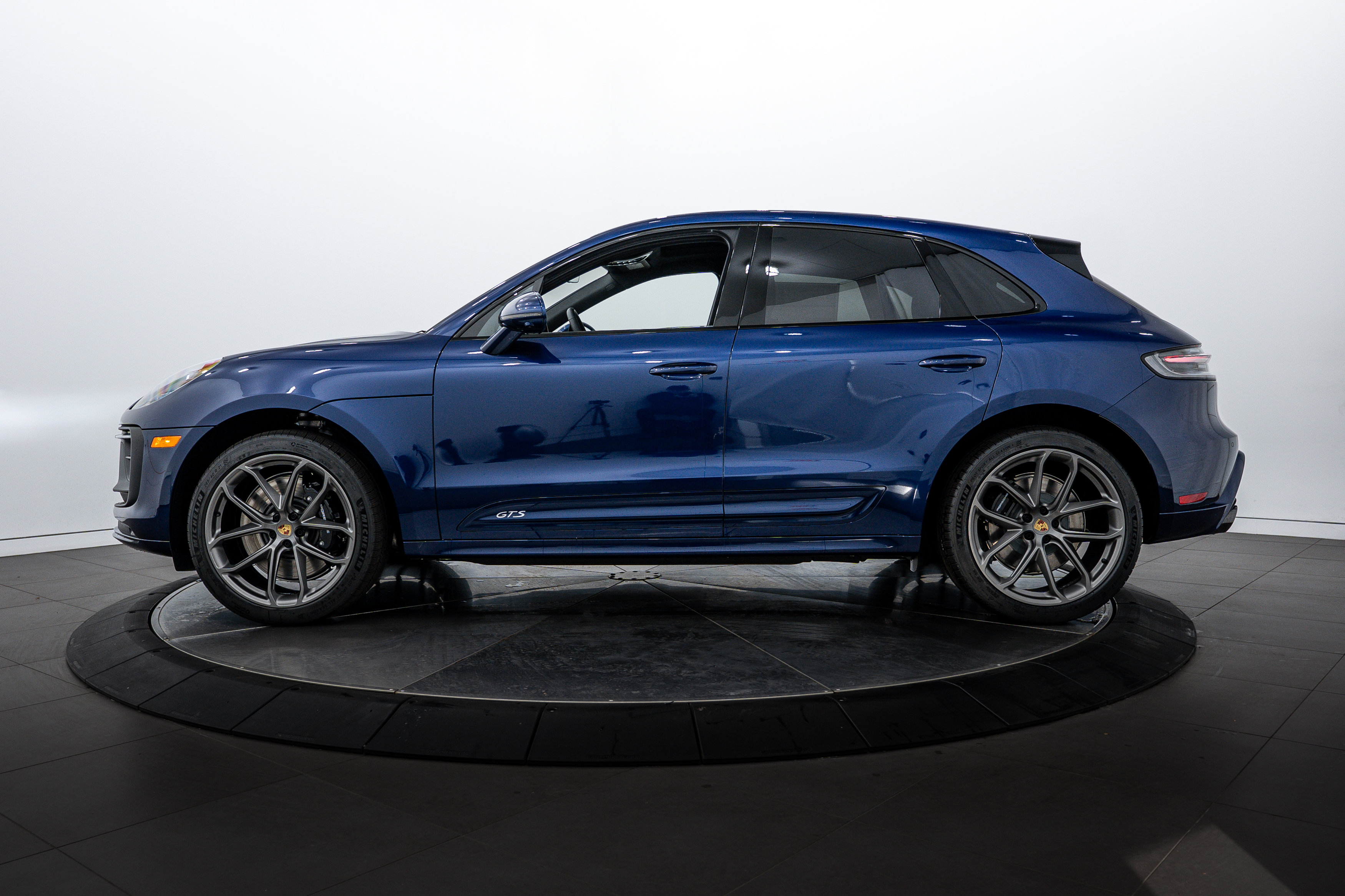 New 2026 Porsche Macan GTS image 2