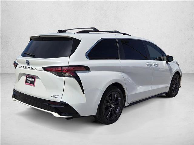 Used 2021 Toyota Sienna XSE w/ XSE Plus Package FWD image 5