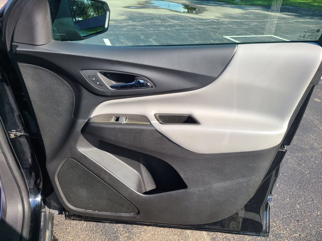 Used 2023 Chevrolet Equinox LT FWD image 9