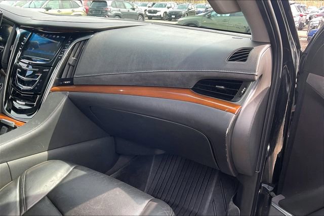 Used 2019 Cadillac Escalade Luxury image 16