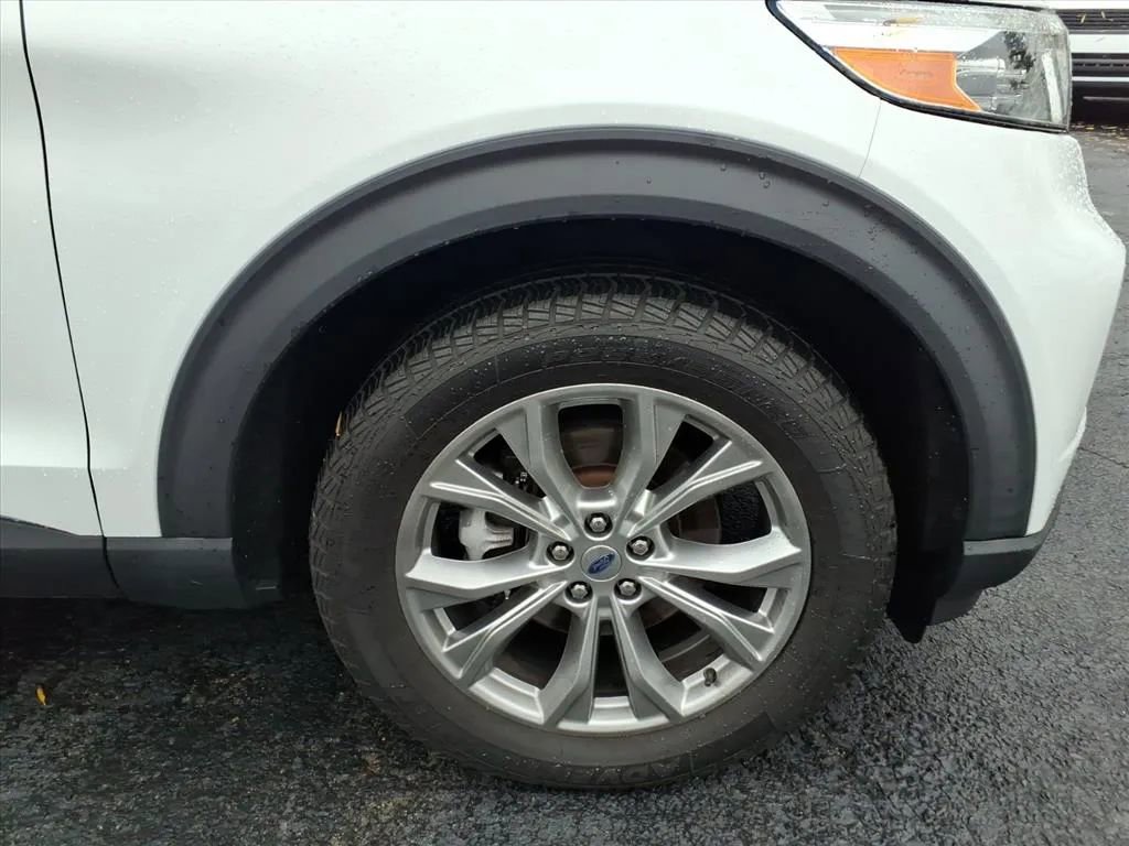 Used 2020 Ford Explorer XLT w/ Equipment Group 202A image 9