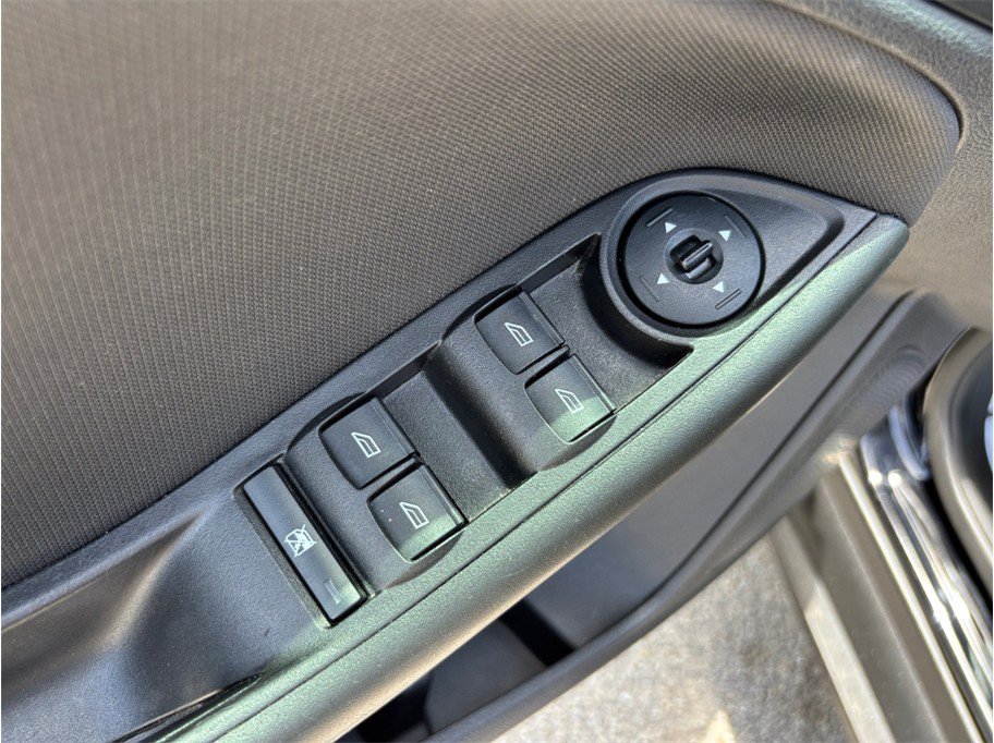 Used 2018 Ford Focus SE FWD image 16