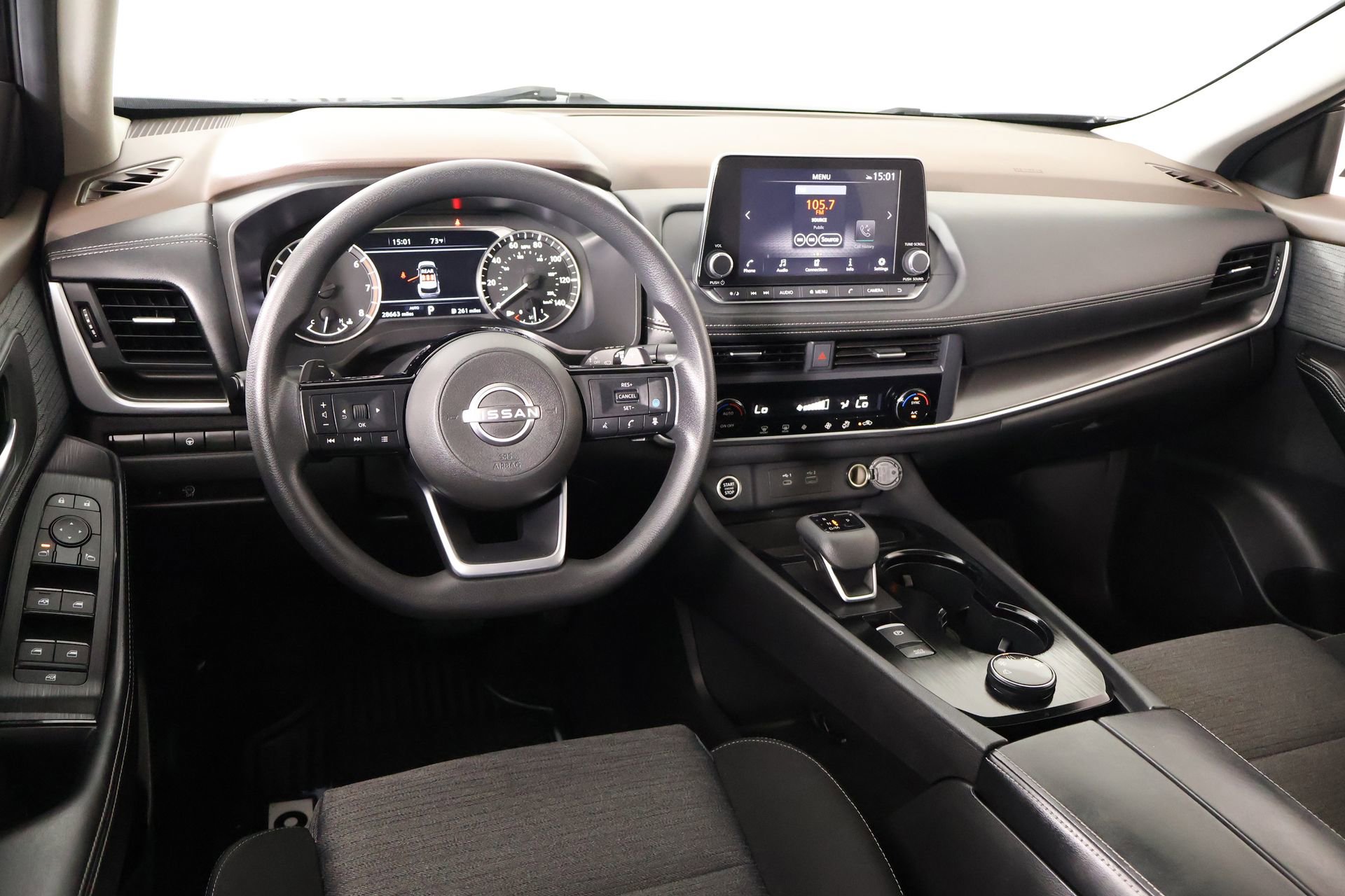 Used 2023 Nissan Rogue SV image 2