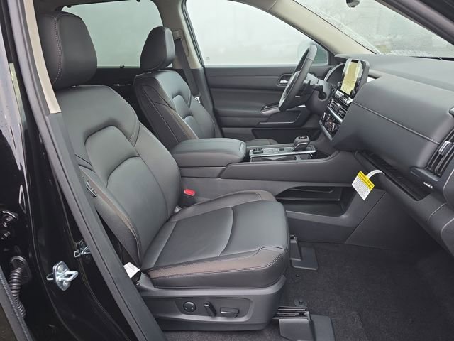 New 2025 Nissan Pathfinder SL image 9