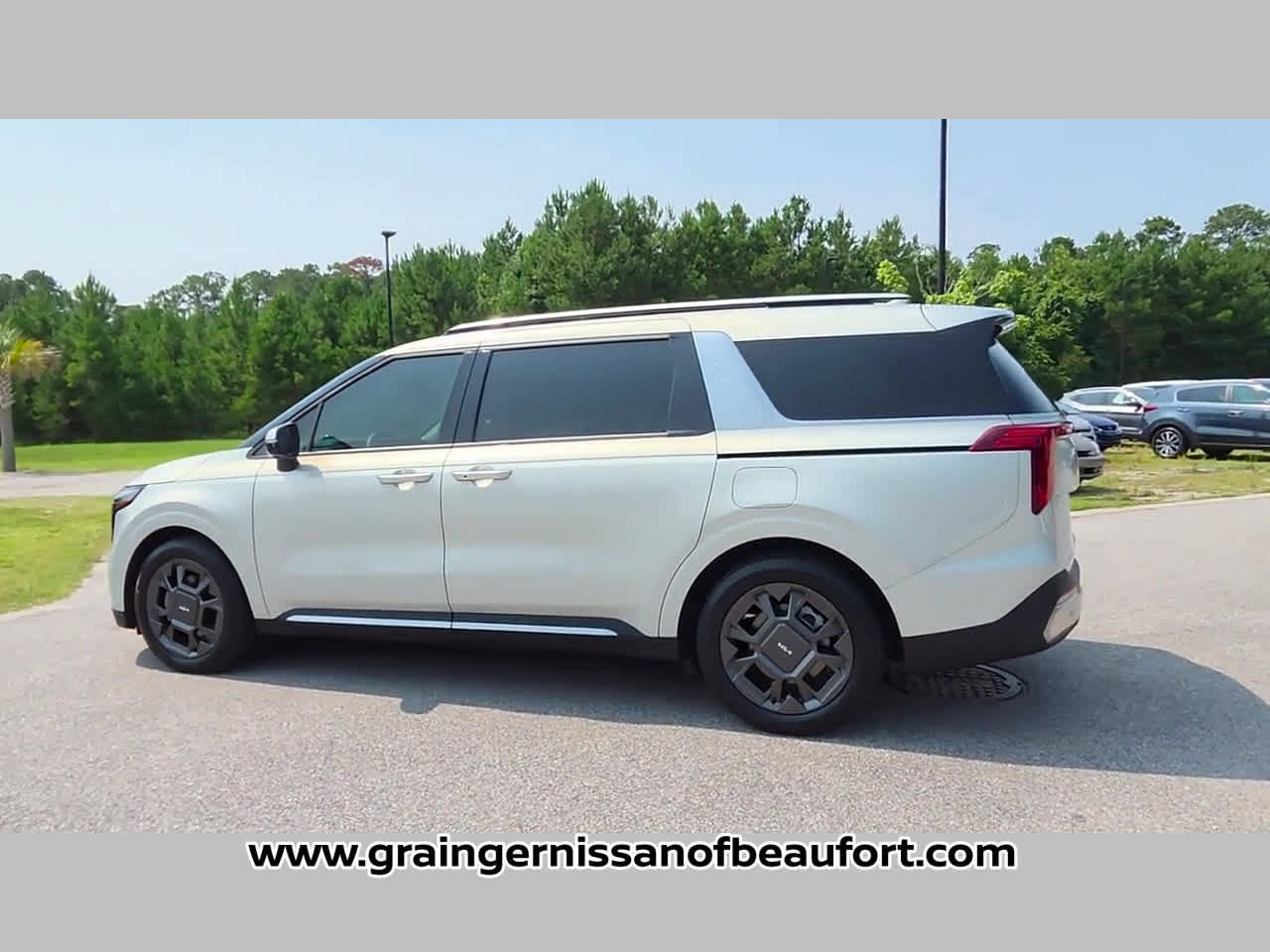 Used 2025 Kia Carnival SX FWD image 26