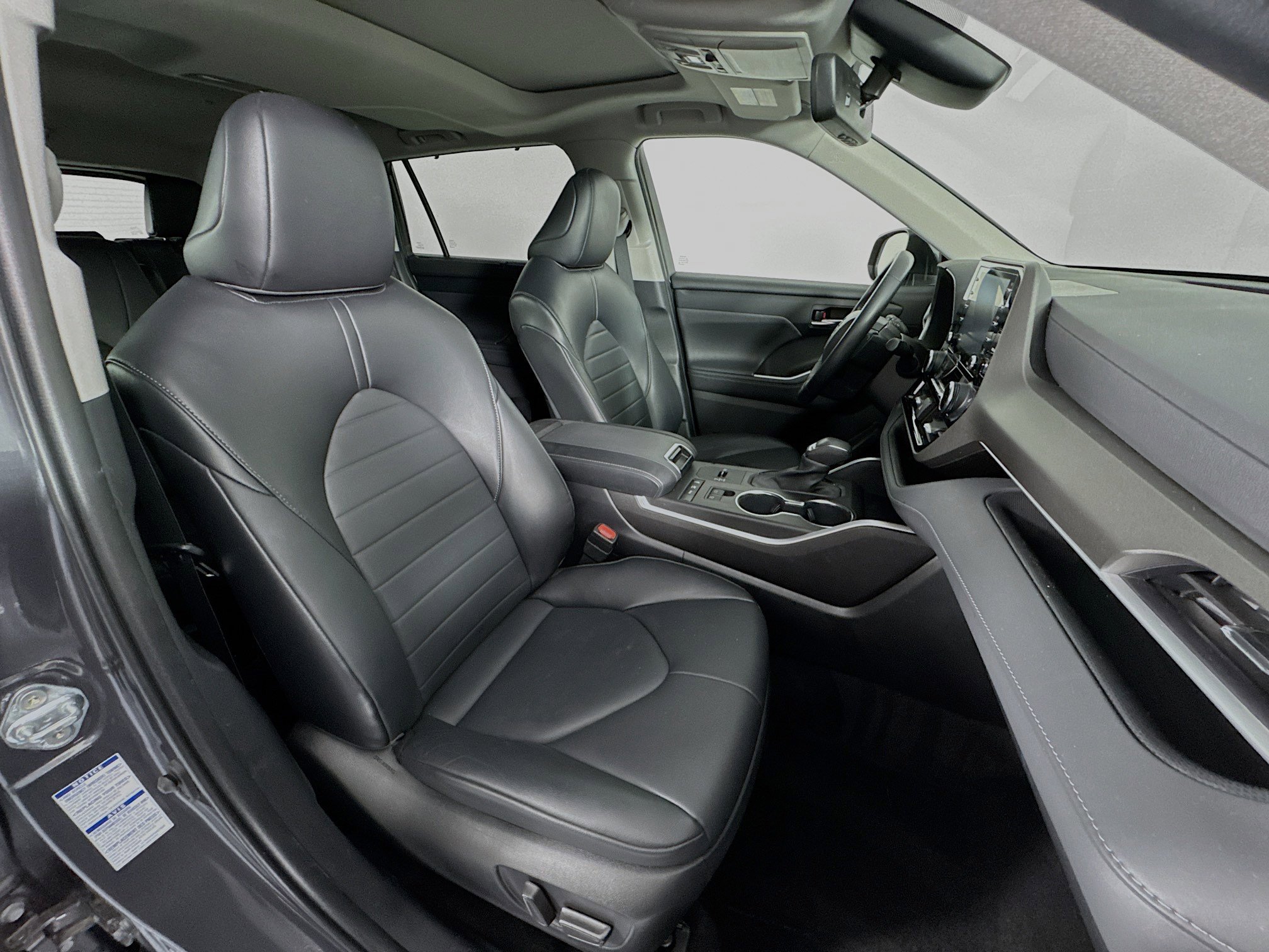 Used 2022 Toyota Highlander XLE image 29