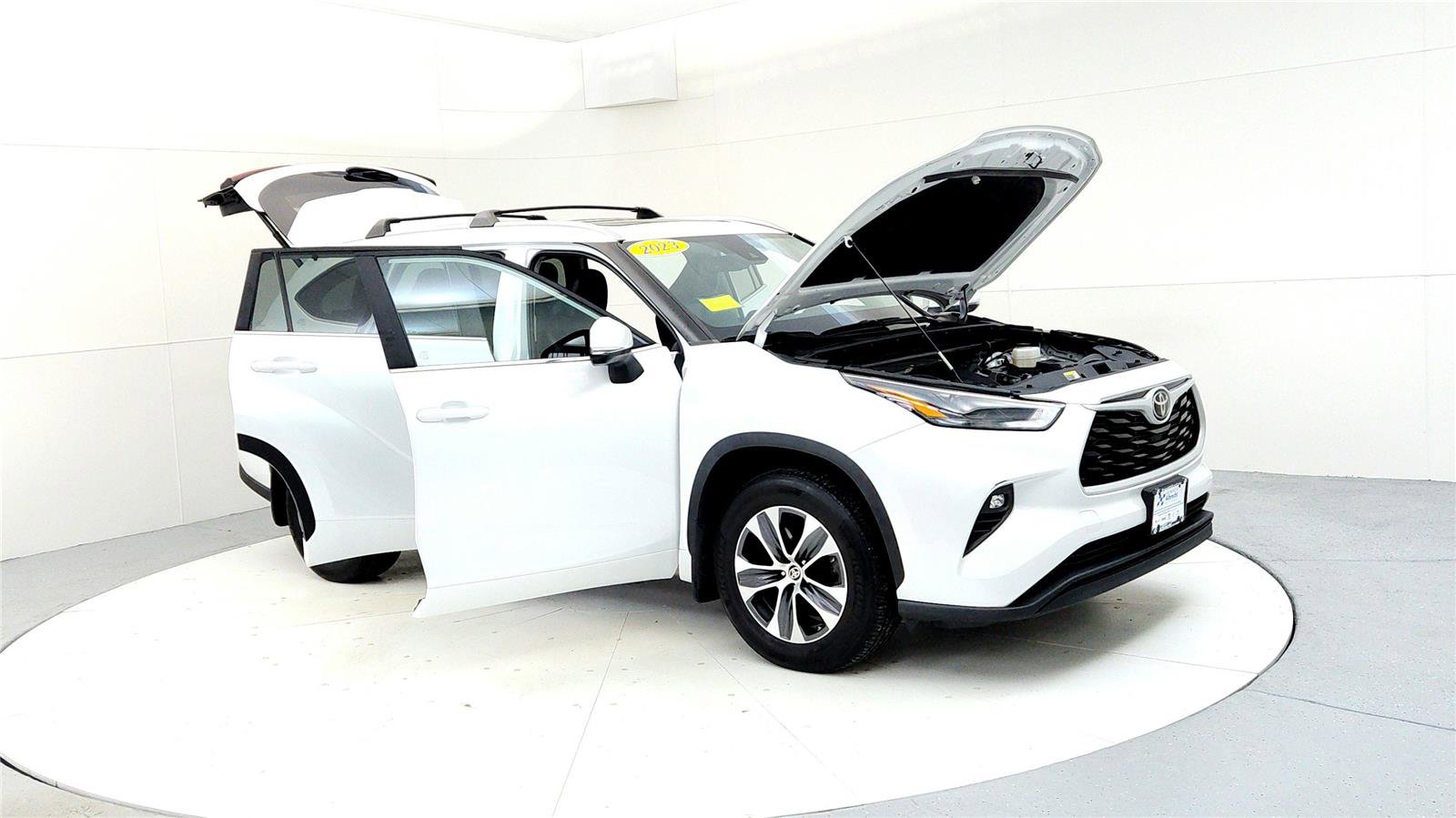 Certified 2023 Toyota Highlander XLE image 12