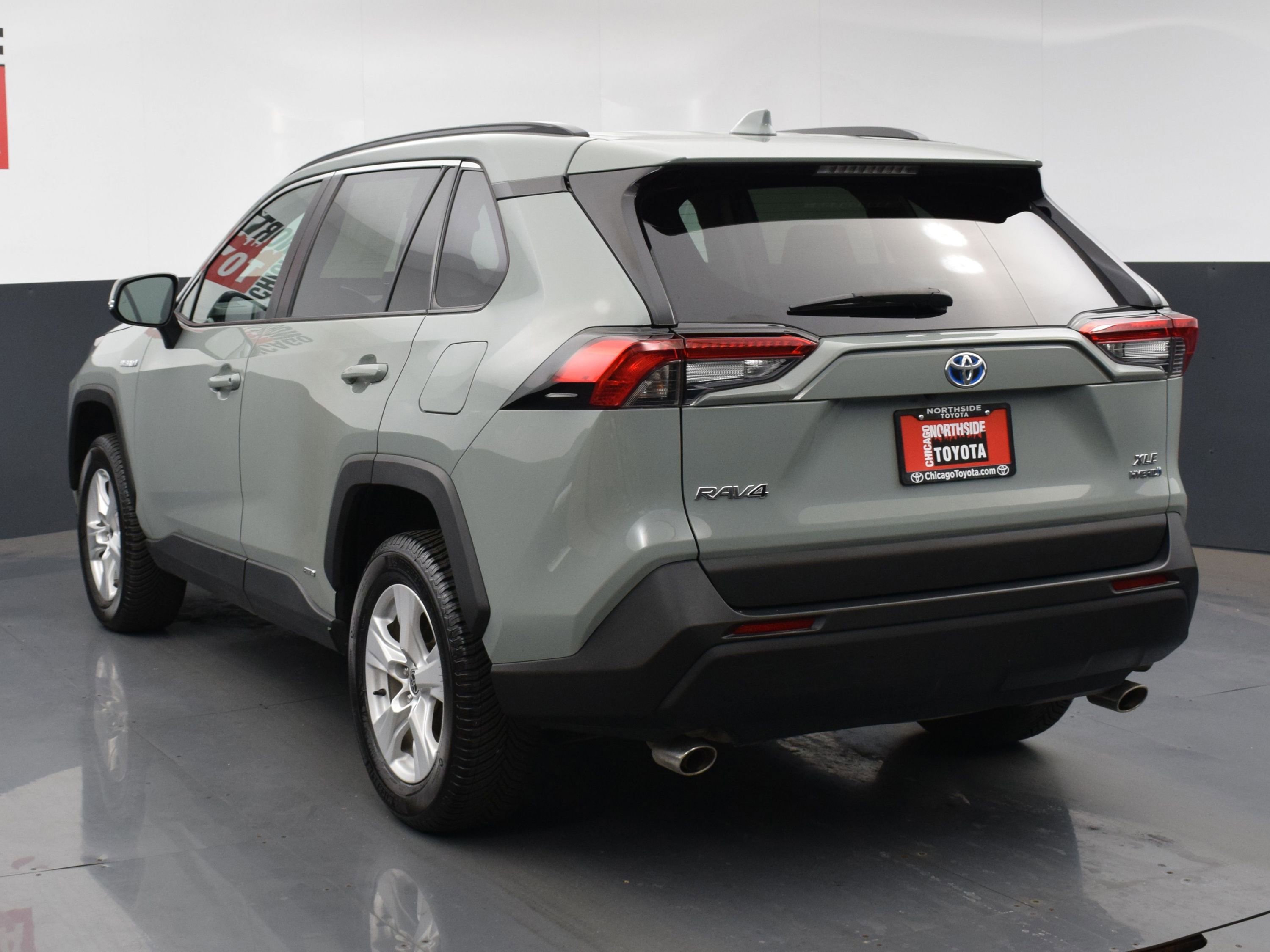 Used 2021 Toyota RAV4 XLE image 3