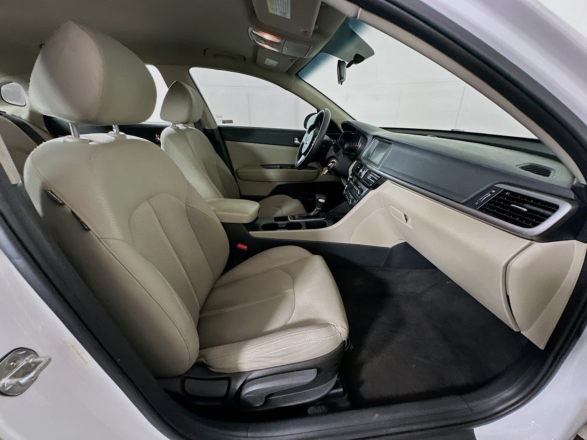 Used 2018 Kia Optima LX w/ 17" Alloy Wheels Package FWD image 29