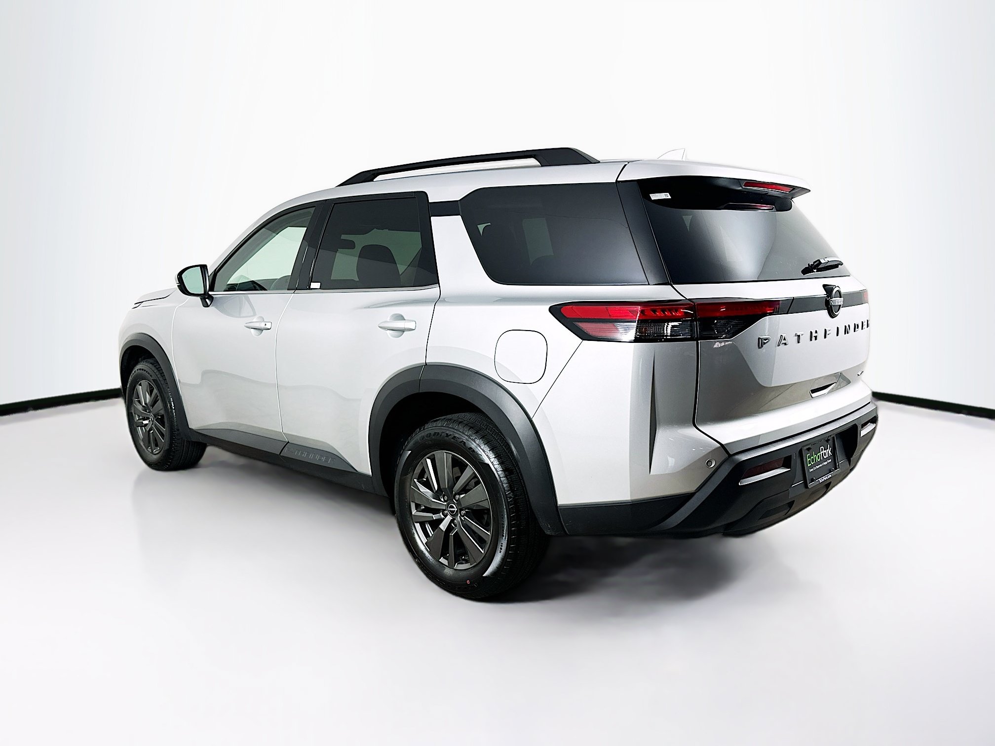 Used 2025 Nissan Pathfinder SV AWD/4WD image 5