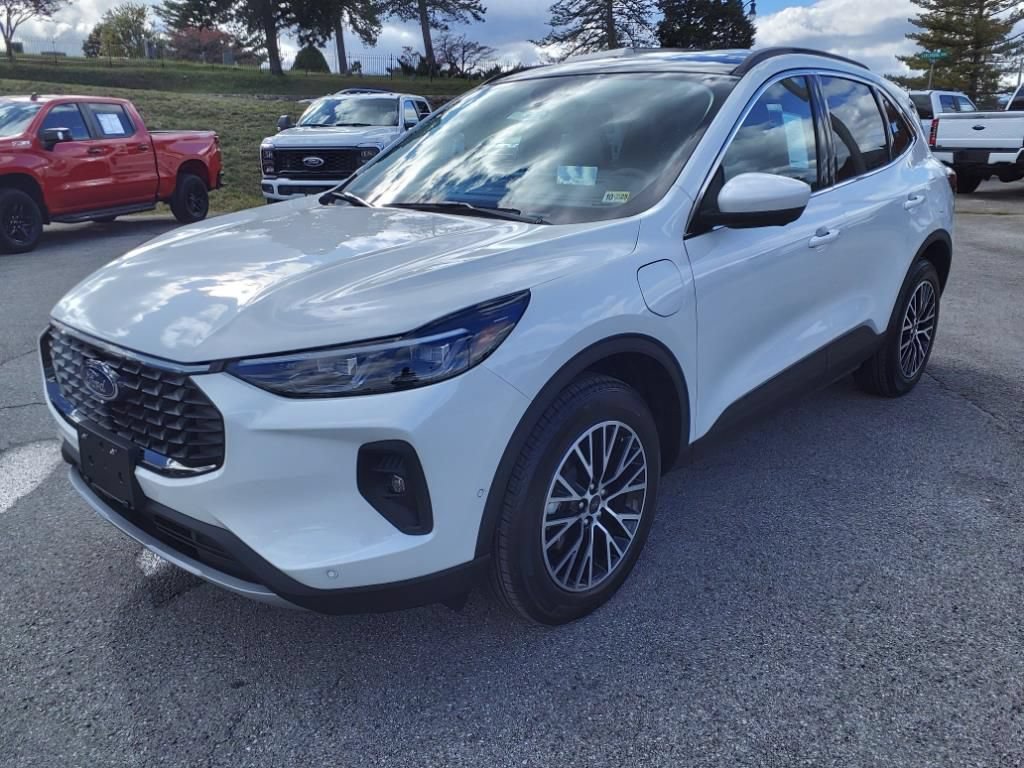 Used 2024 Ford Escape SE w/ PHEV Premium Package FWD image 9