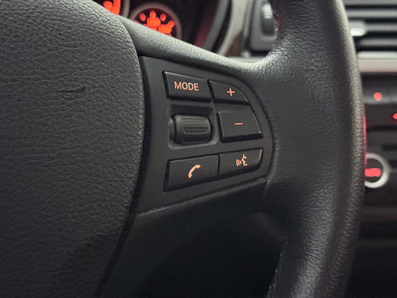 Used 2014 BMW 320i xDrive Sedan AWD/4WD image 40