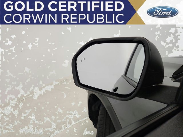Used 2022 Ford Explorer XLT w/ Equipment Group 202A AWD/4WD image 14