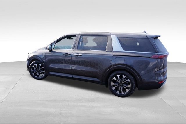 Used 2023 Kia Carnival EX image 9
