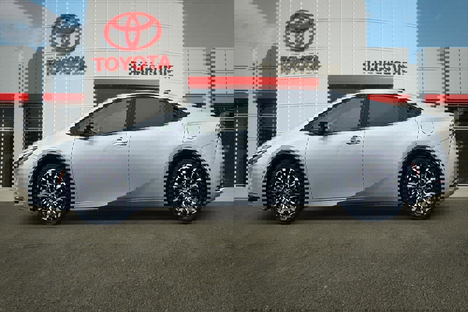 Used 2025 Toyota Prius SE image 6
