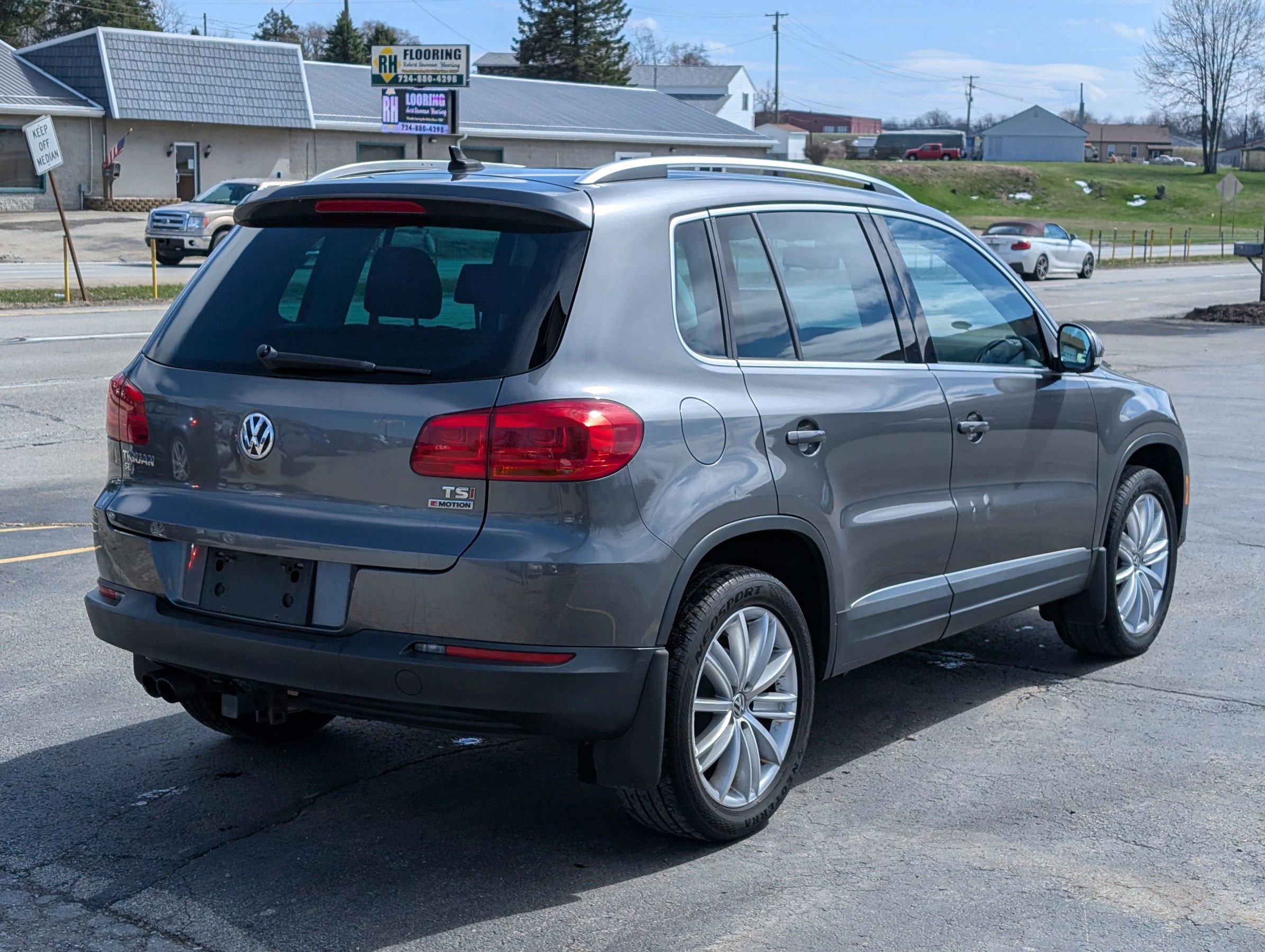 Used 2016 Volkswagen Tiguan SE image 5