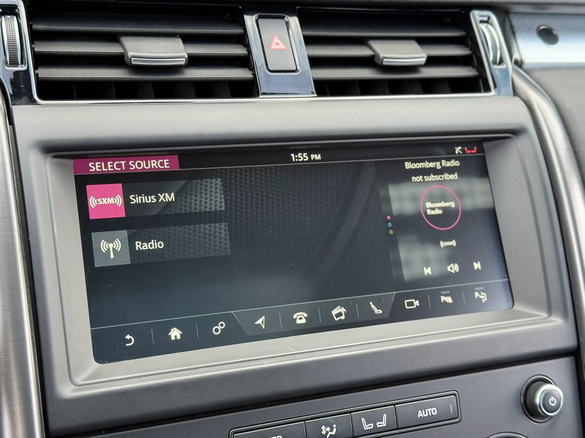 Used 2020 Land Rover Discovery Landmark image 22