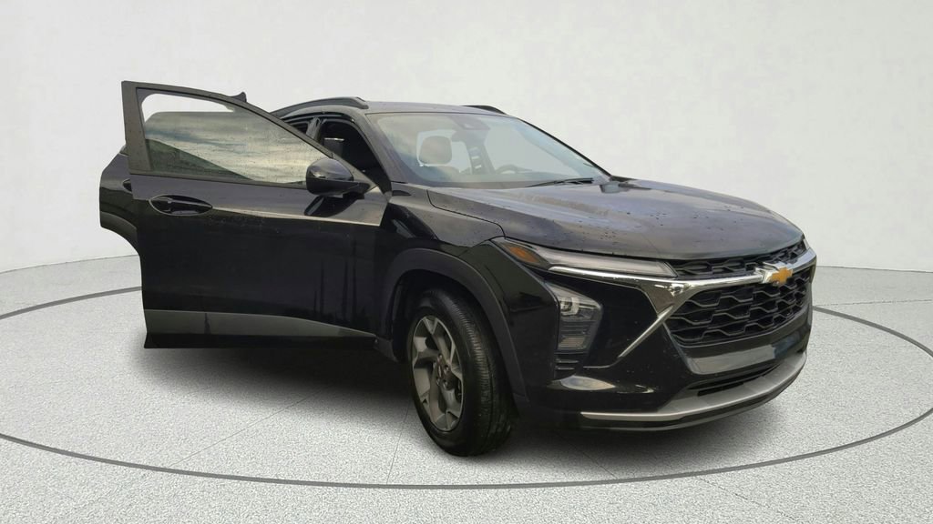Used 2025 Chevrolet Trax LT w/ LT Convenience Package FWD image 8