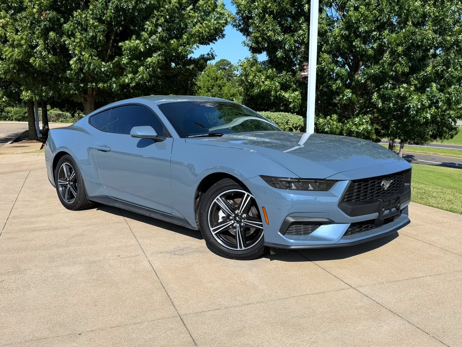 Used 2025 Ford Mustang Coupe RWD image 1