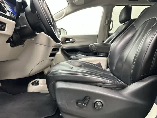 Used 2020 Chrysler Voyager Lxi FWD image 26