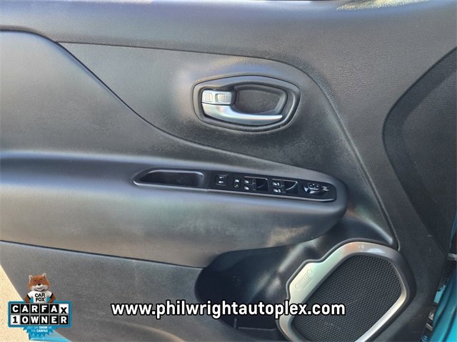 Used 2022 Jeep Renegade Latitude w/ Sun/Sound Group image 30