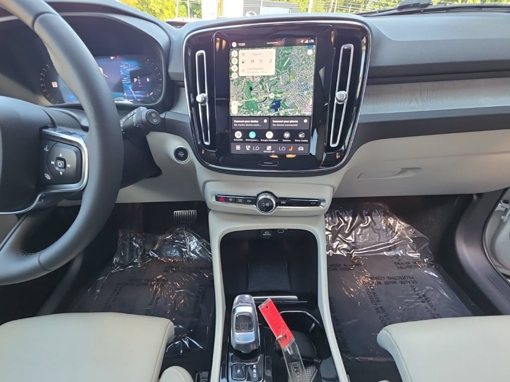 Used 2024 Volvo XC40 B5 Ultimate w/ Climate Package AWD/4WD image 14
