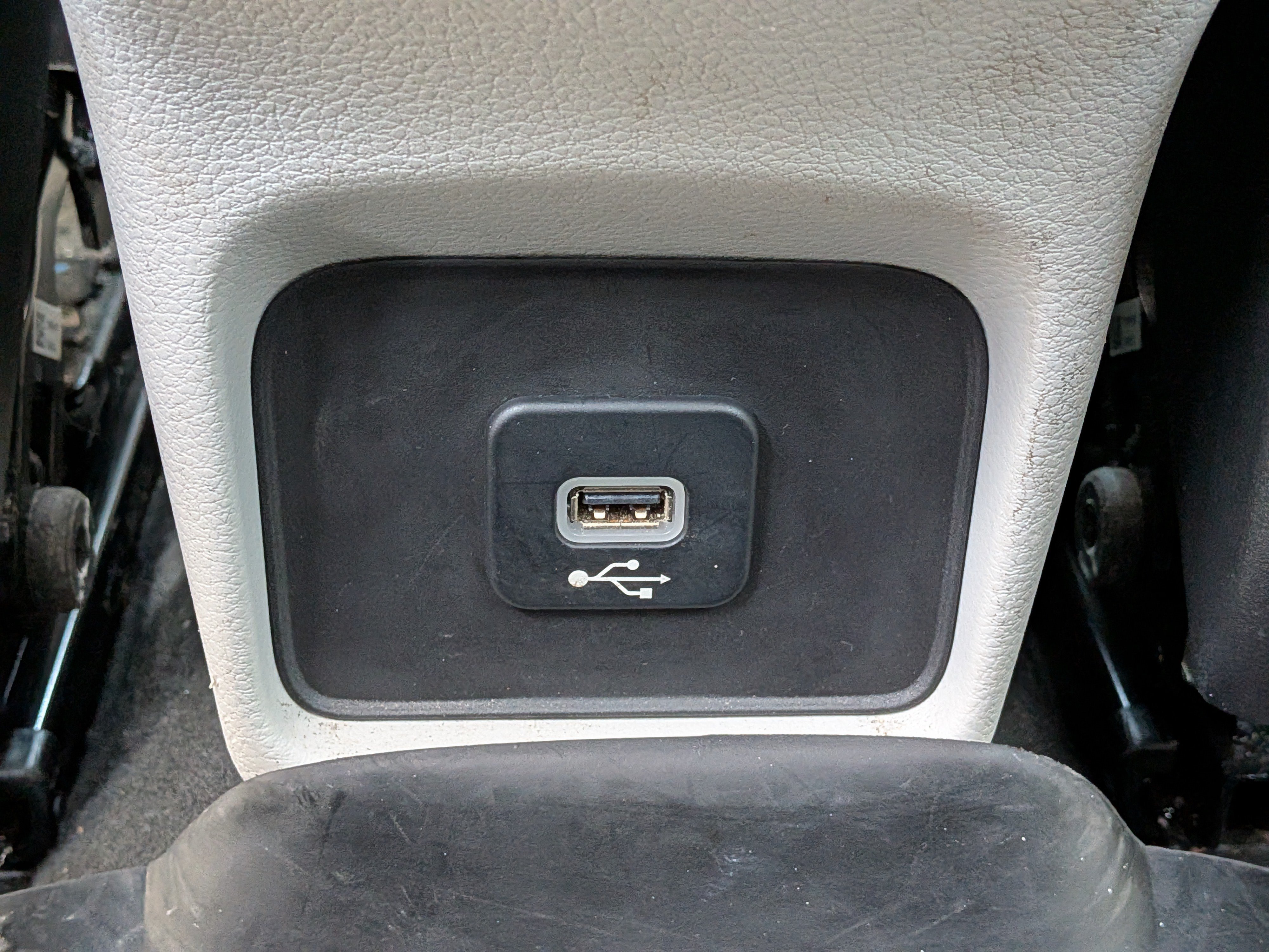 Used 2018 Jeep Compass Latitude FWD image 15