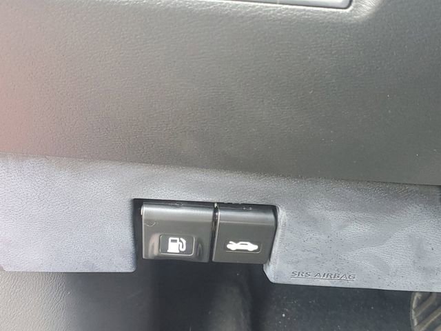 Used 2022 Nissan Versa SV FWD image 28