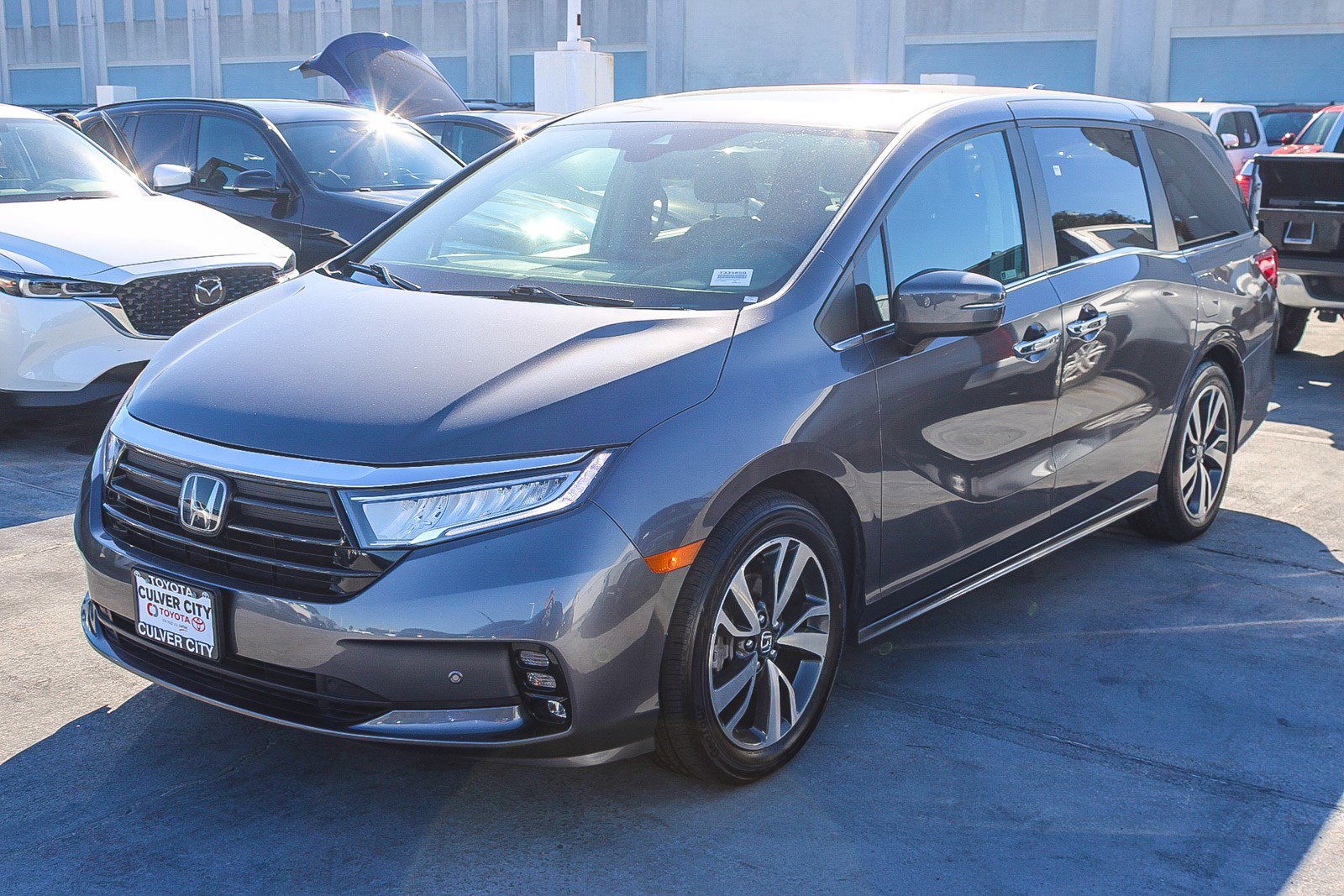 Used 2023 Honda Odyssey Touring image 3