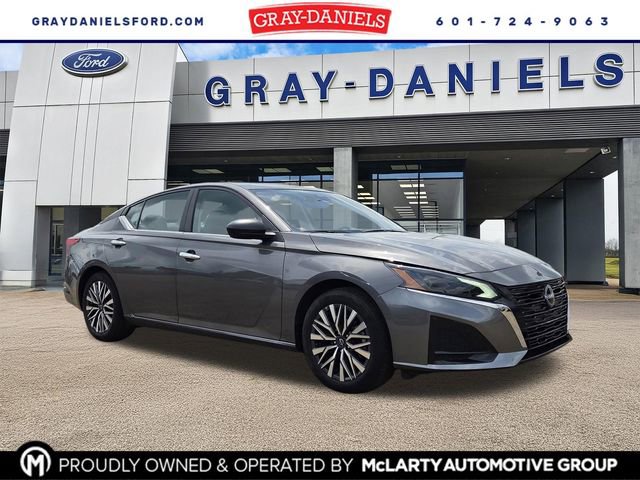 Used 2025 Nissan Altima 2.5 SV FWD image 1