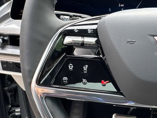 New 2026 Cadillac Vistiq Premium Luxury w/ LPO, Floor Liner Package AWD/4WD image 31